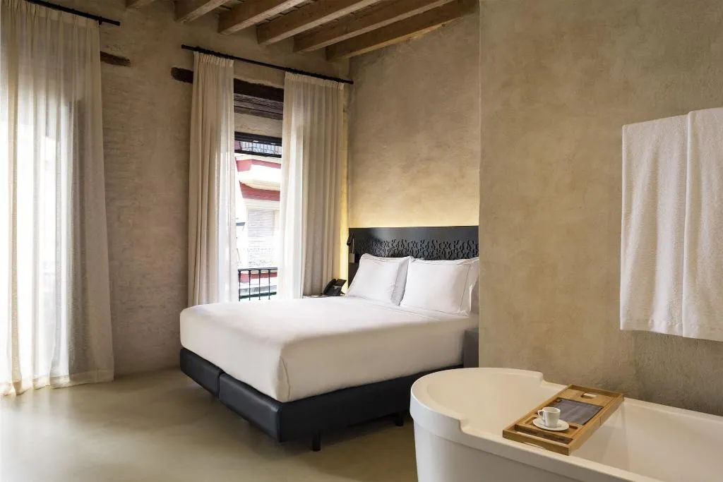 TWIN DELUXE Room, Mercer EME Catedral Hotel, Seville