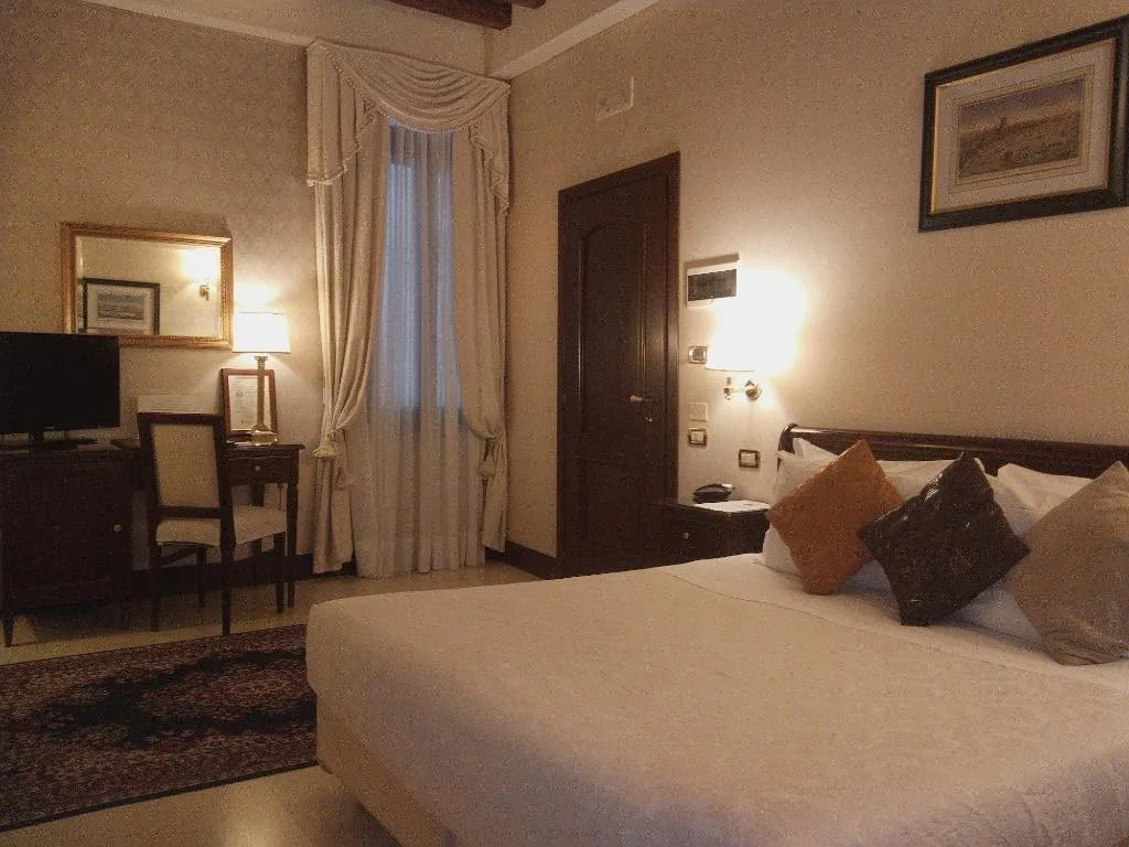 Room, Ca' del Nobile, Venice