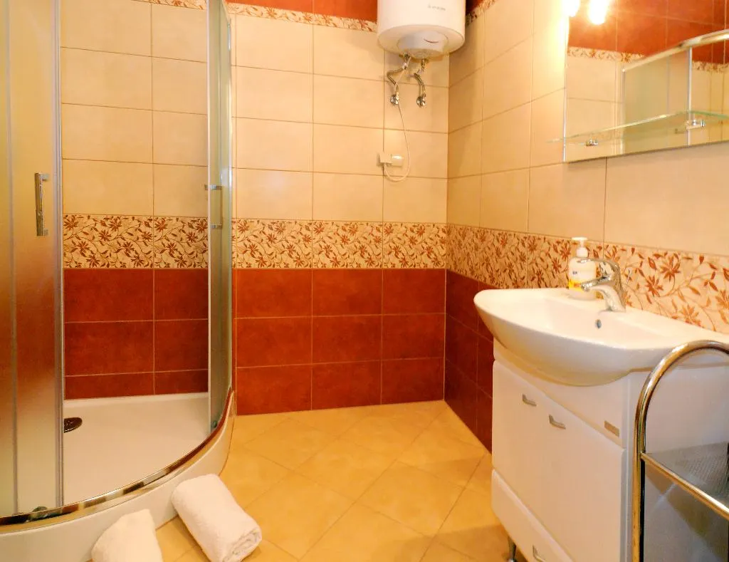 APARTMENT CAPACITY 6 TWO BEDROOMS Room, P&J Tourist Apartments, Krakow