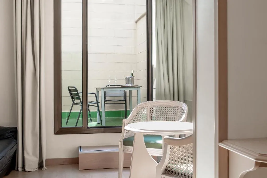 TWIN WITH TERRACE Room, Lleo, Barcelona