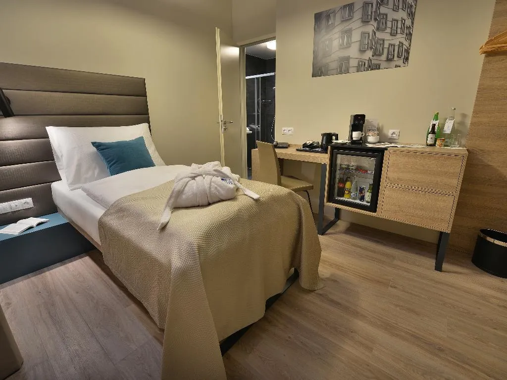 SINGLE WITH BALCONY Room, EA Hotel New Town, Prague