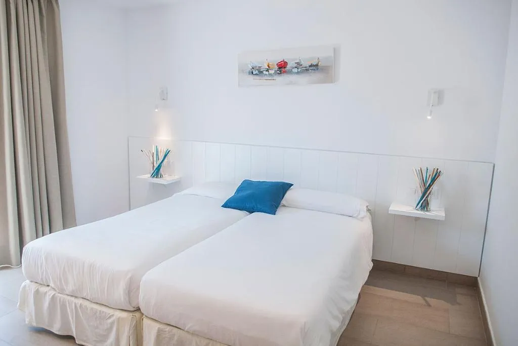 Room, Petit Xuroy, Menorca