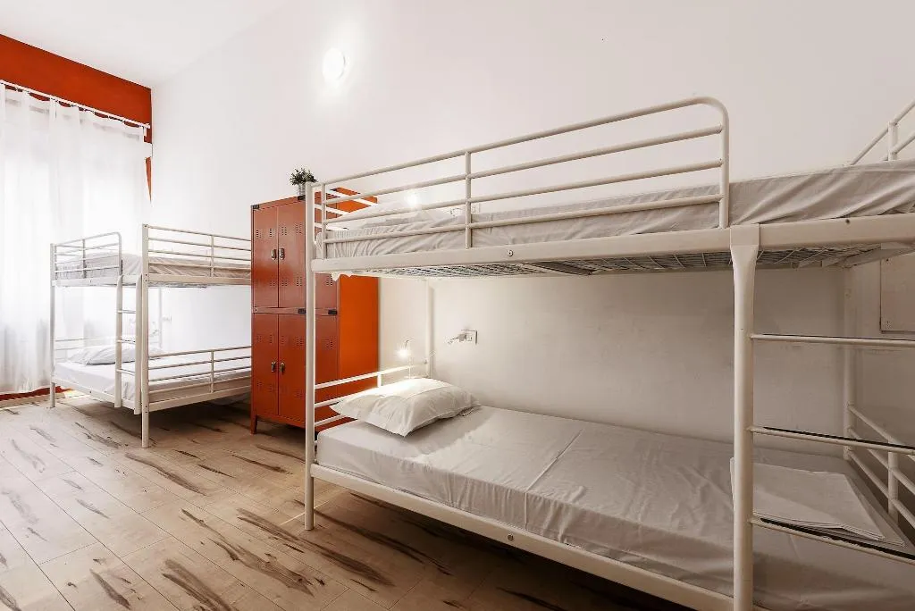 Room, Queen Hostel, Milan