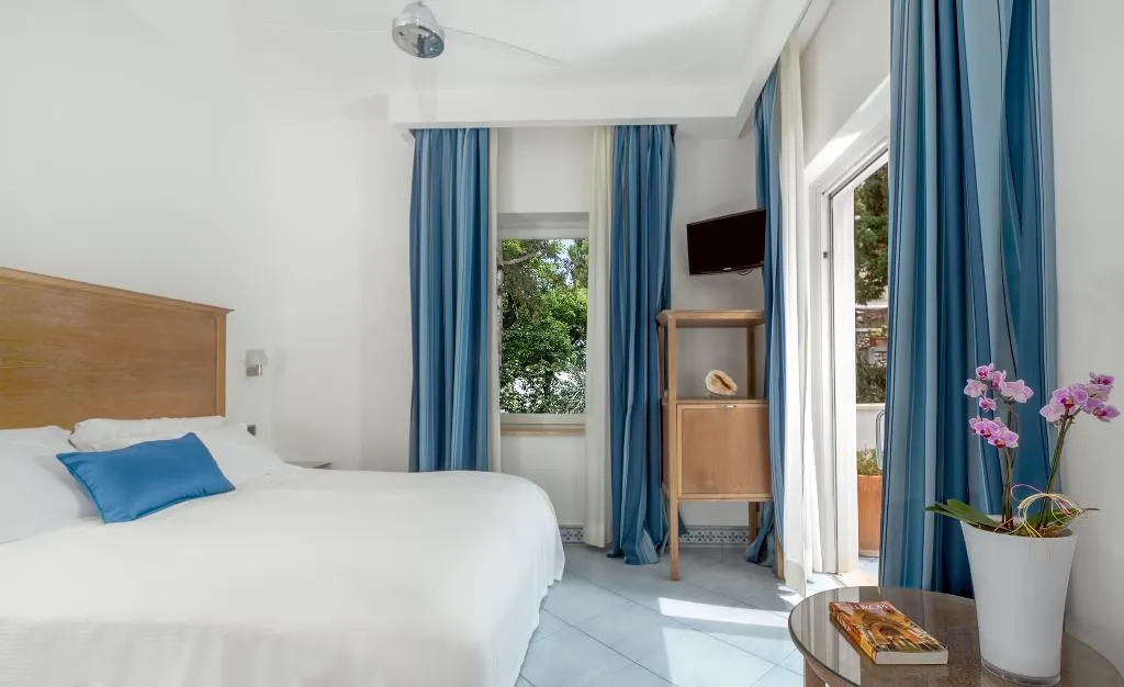 Room COMFORT Room, La Floridiana, Naples