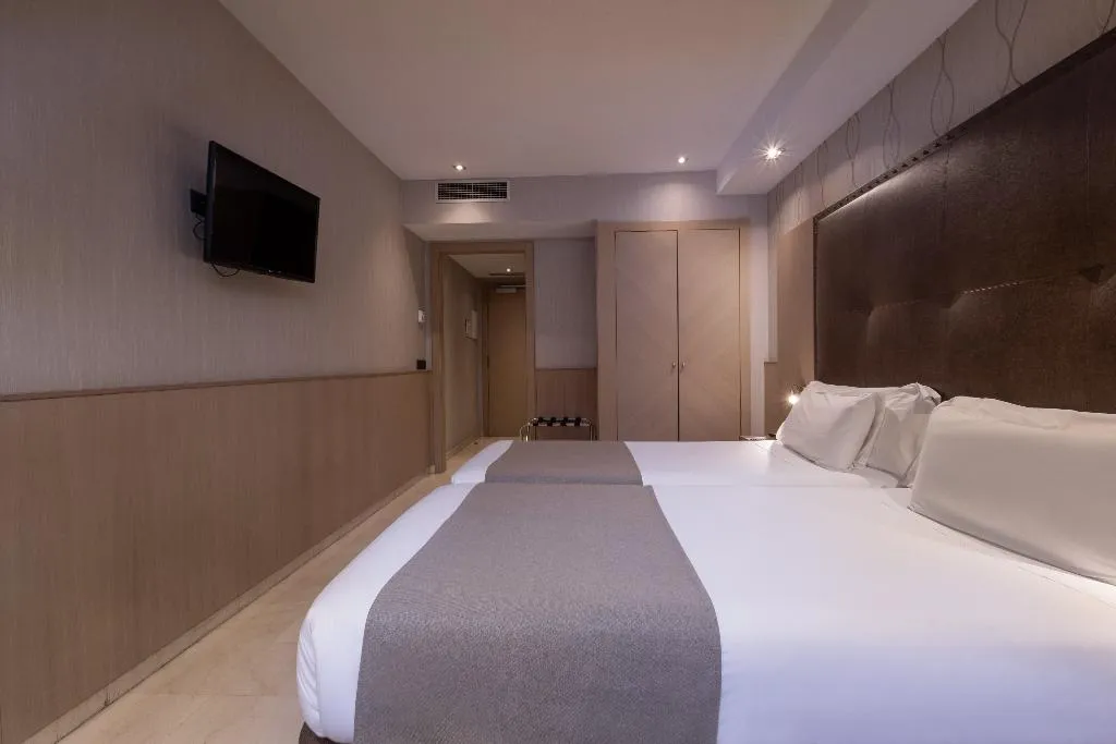 DOUBLE STANDARD Room, Gran Hotel Barcino 4*S, Barcelona
