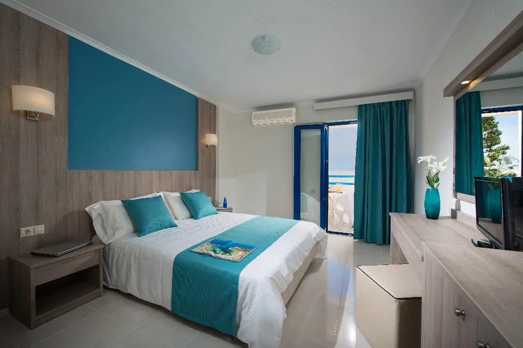 TRIPLE SUPERIOR Room, Hersonissos Central, Crete