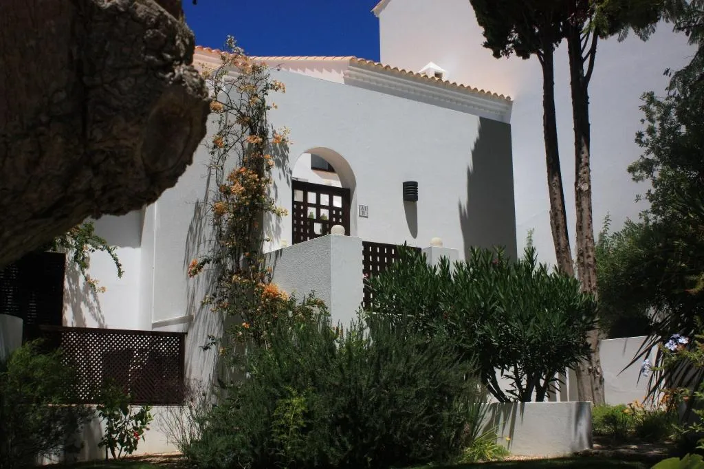 Room, Pine Cliffs Village & Golf Suites, Algarve