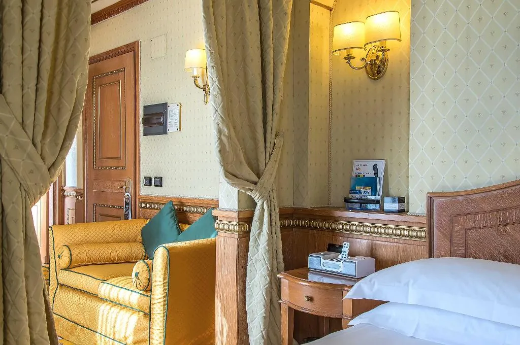 SUITE STANDARD Room, River Palace Hotel, Rome