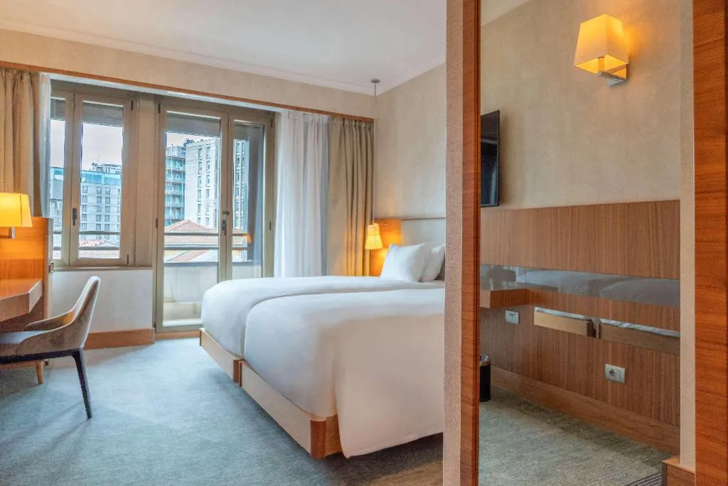 TWIN DELUXE GUEST ROOM Room, Hilton Milan, Milan