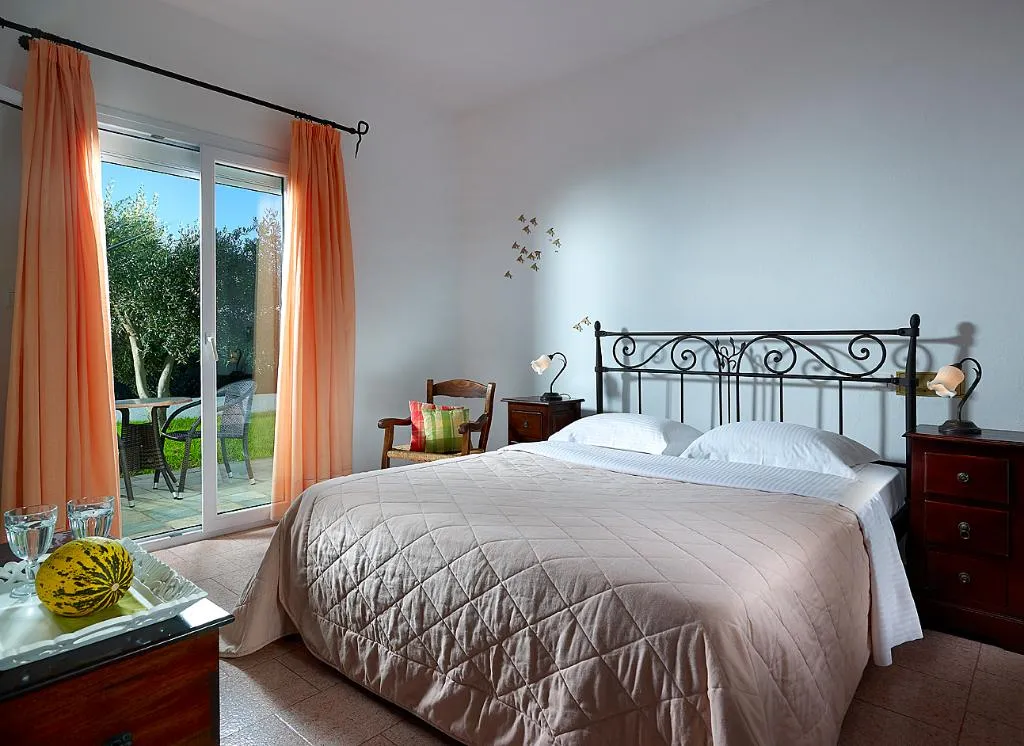 Double or Twin GARDEN VIEW Room, Santa Maria Village, Santorini