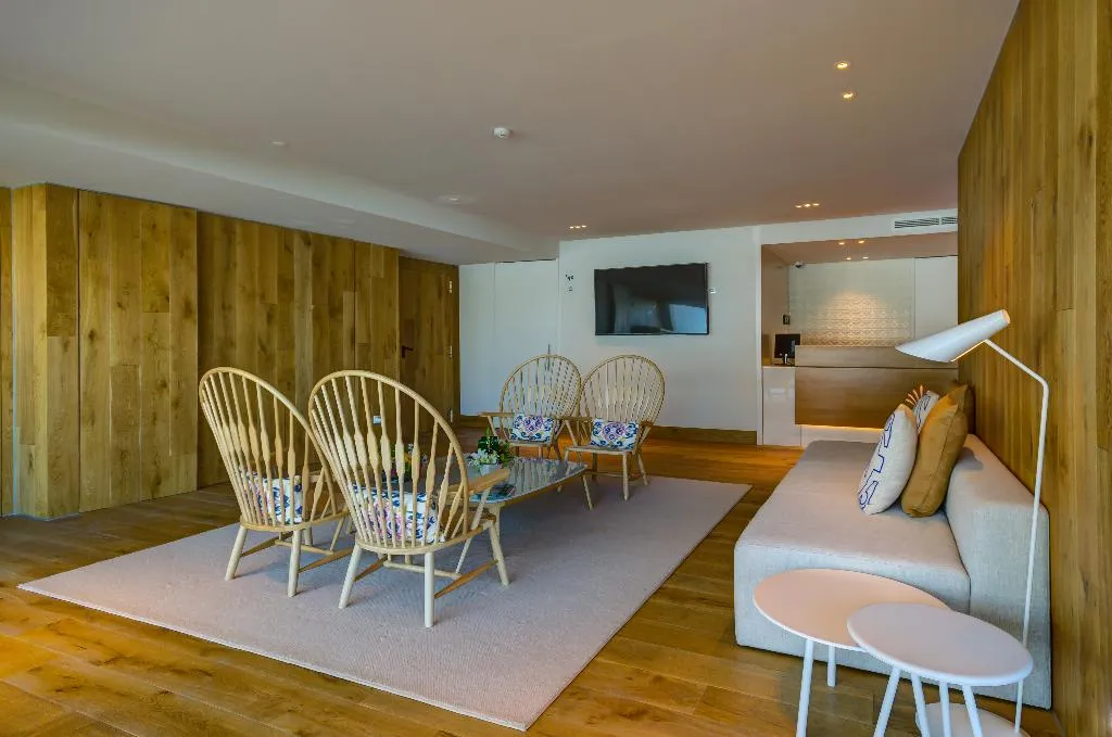 Lobby, Praia Do Sal, Lisbon