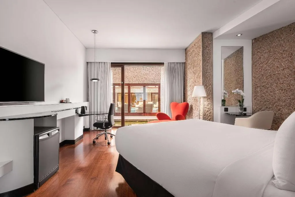 DOUBLE KING SIZE BED Room, Hilton Madrid Airport, Madrid