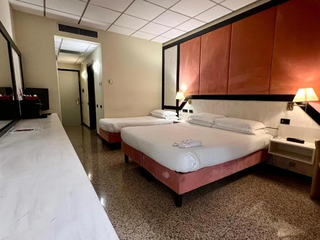 TRIPLE STANDARD Room, Hotel Diamante, Milan