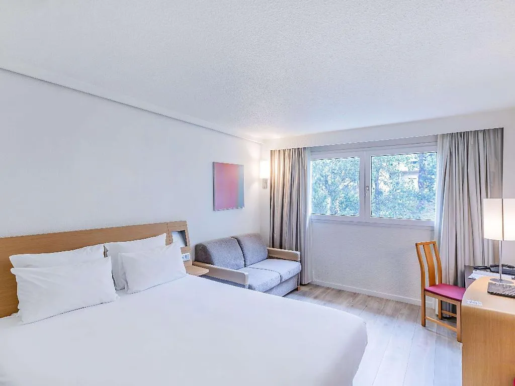 DOUBLE QUEEN SIZE BED Room, Novotel Setubal, Lisbon