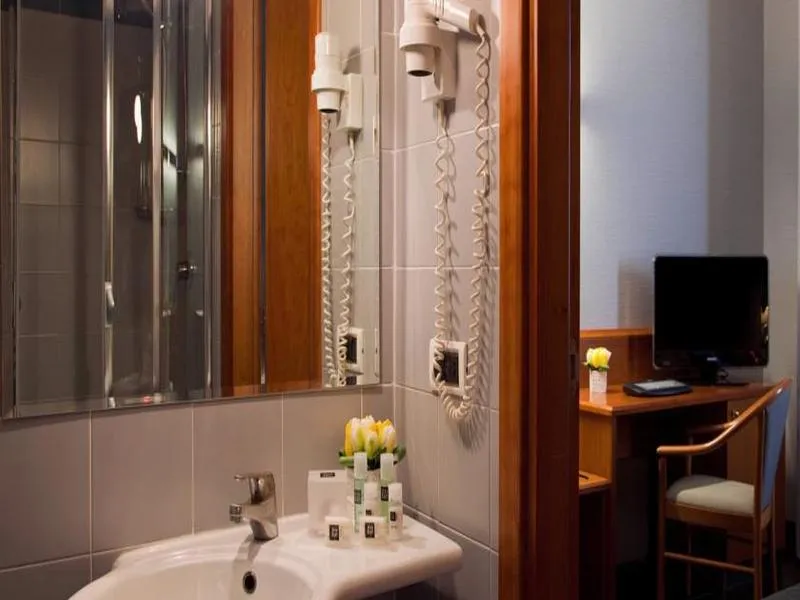 Room, Zone, Rome
