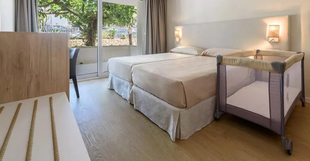 Room, FERGUS Club Palmanova Park, Majorca