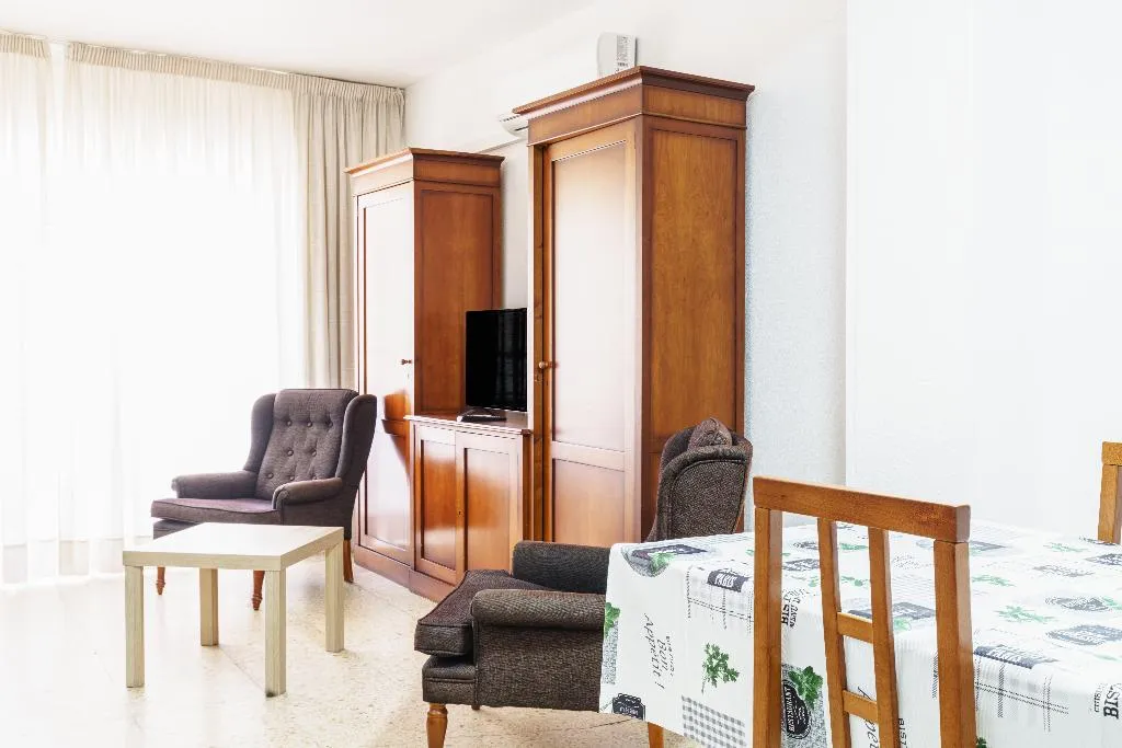 APARTMENT THREE BEDROOMS TWO BATHROOMS Room, Apartamentos Maja Beach, Costa Blanca