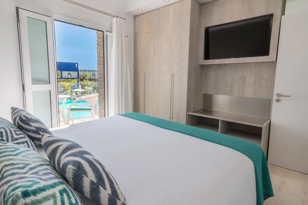 SUITE POOL VIEW Room, Hotel LIVVO Los Calderones, Gran Canaria