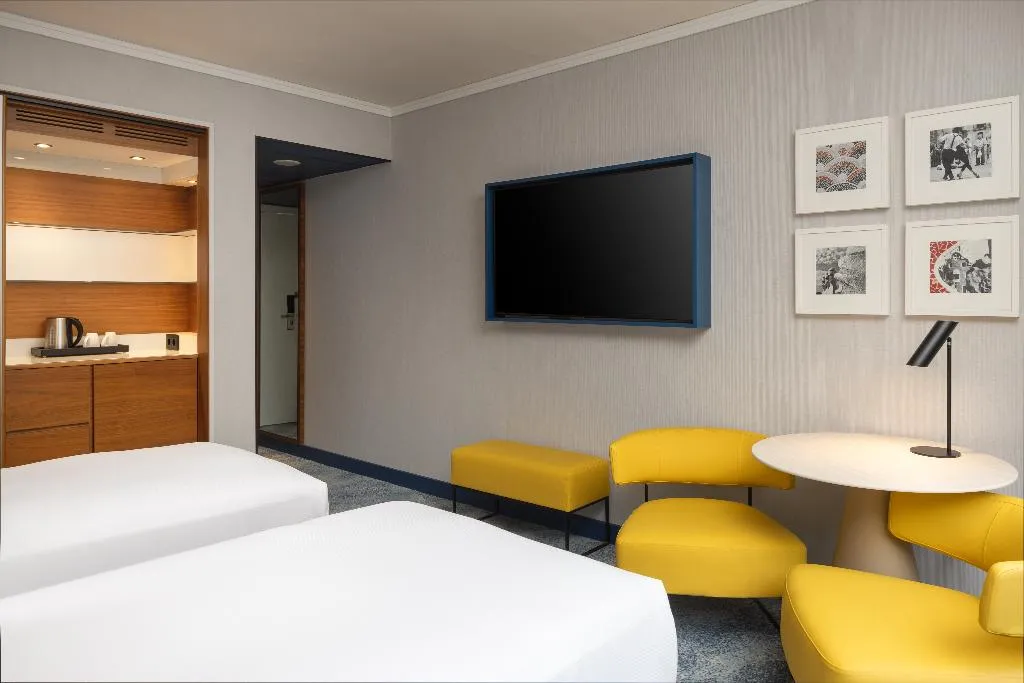 TWIN GUEST ROOM Room, Hilton Barcelona, Barcelona