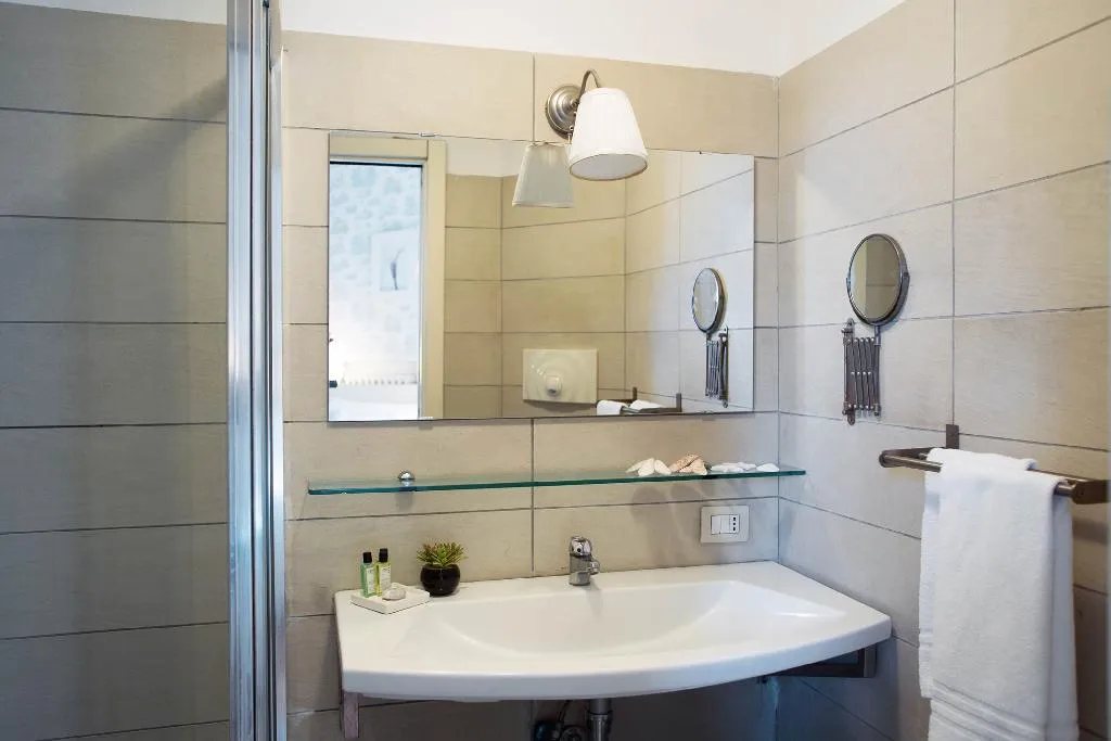APARTMENT CAPACITY 4 Room, Residenza Echia, Naples