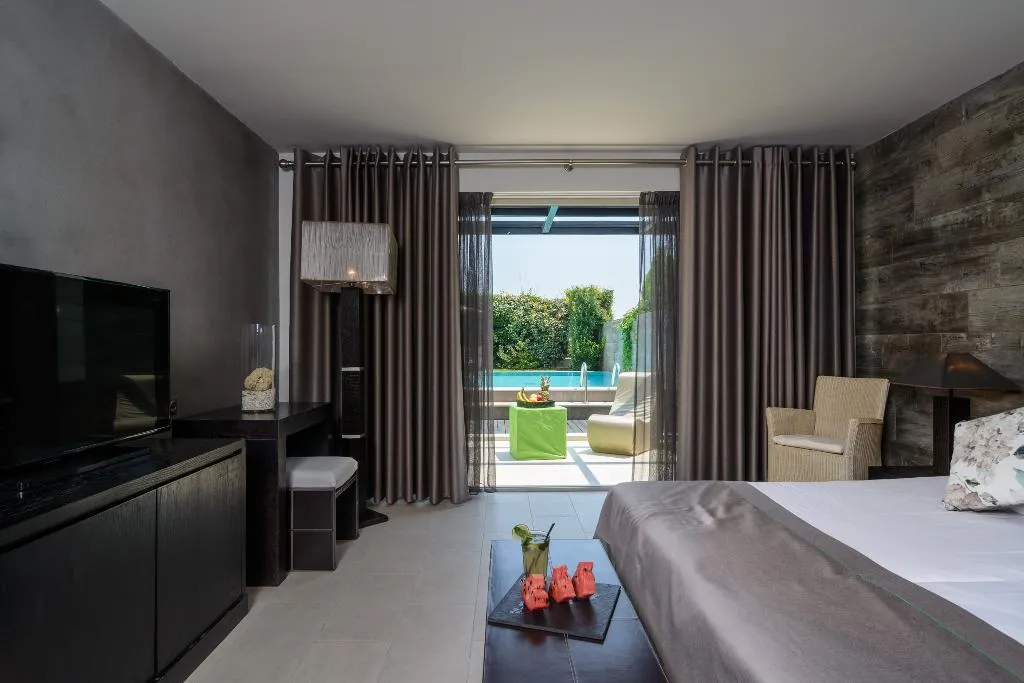 BUNGALOW WITH PRIVATE POOL Room, Dion Palace, Thessaloniki