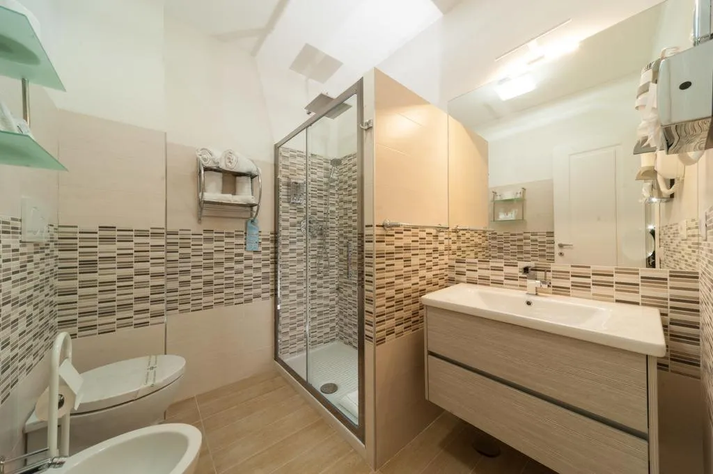 QUADRUPLE DELUXE Room, Relais Trevi 95 Boutique Hotel, Rome