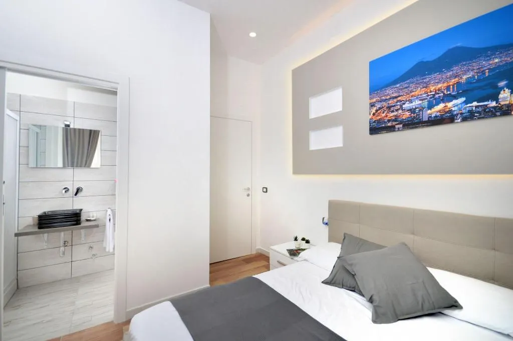 Room, B&B Central Station Napoli, Naples