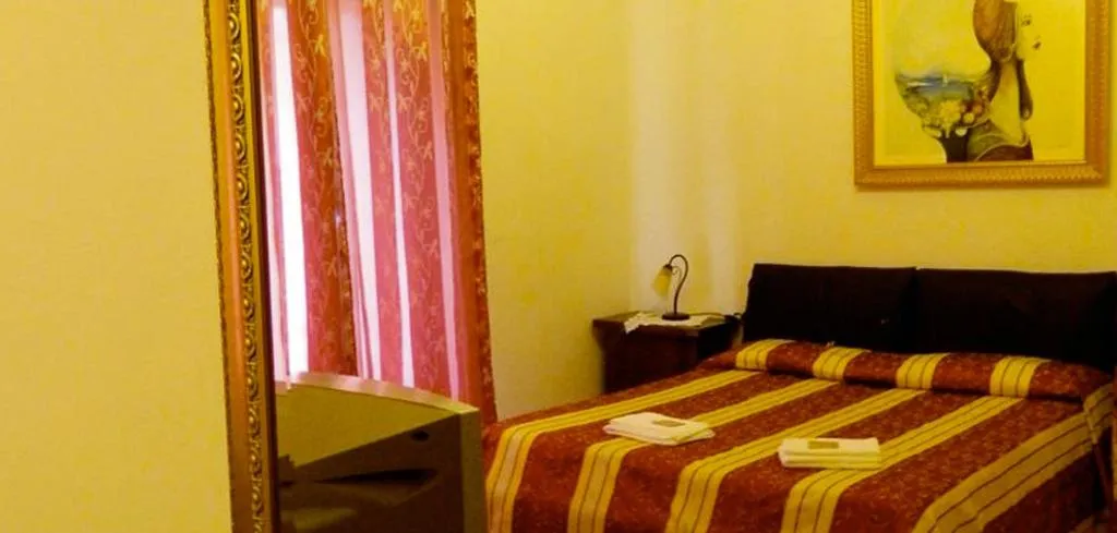 Room, Crispi Rooms, Catania