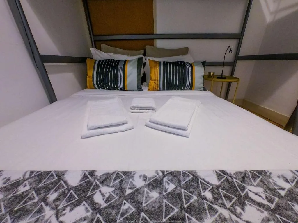 Room, Dukostel, Lisbon