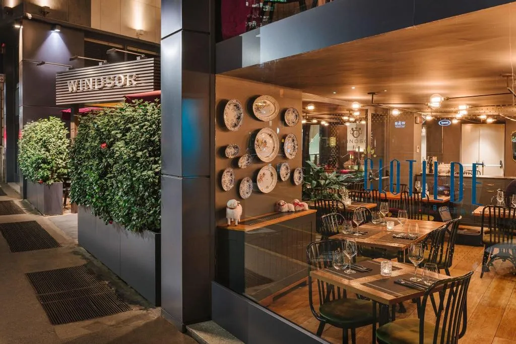 Restaurant, Windsor, Milan