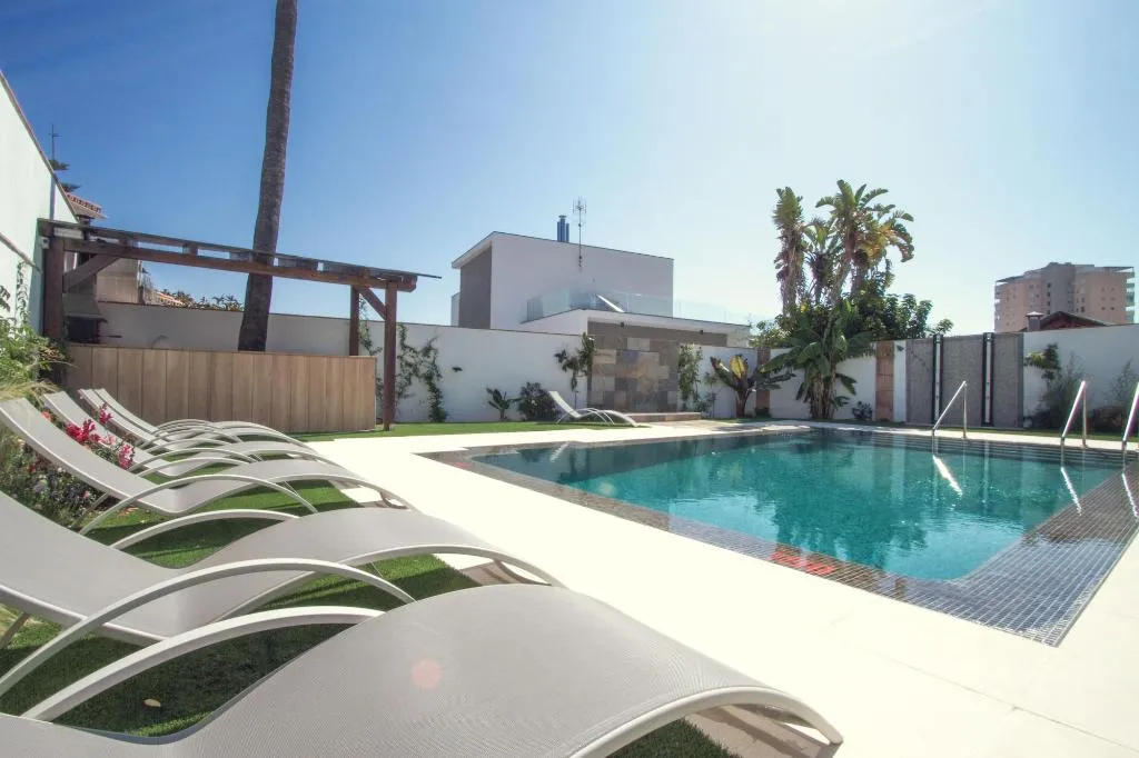 Sports and Entertainment, Pixel, Costa Del Sol