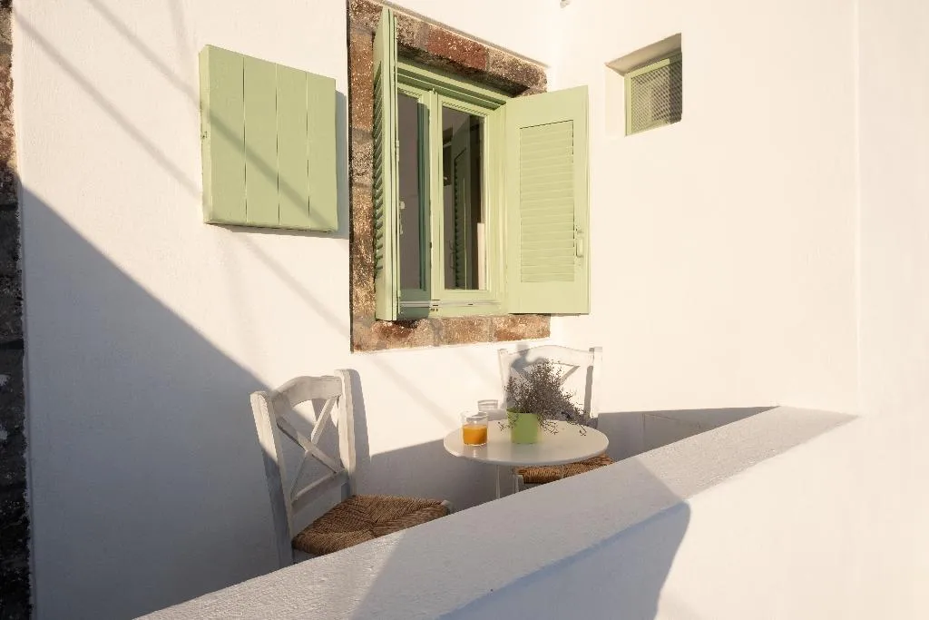 HOUSE TWO BEDROOMS TWO BATHROOMS Room, White Orchid Cave House & Studio, Santorini