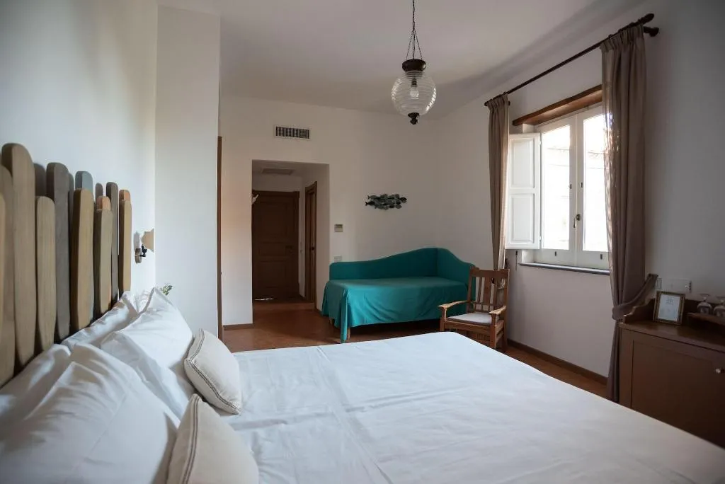 Room, Villa Puolo - With Private Sea Access, Naples
