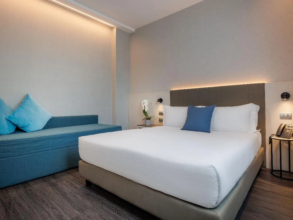 DOUBLE SUPERIOR Room, iH Hotels Milano Centrale, Milan