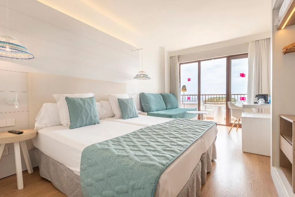 TRIPLE DELUXE SEA VIEW Room, Leonardo Royal & Suites hotel Ibiza Santa Eulalia, Ibiza