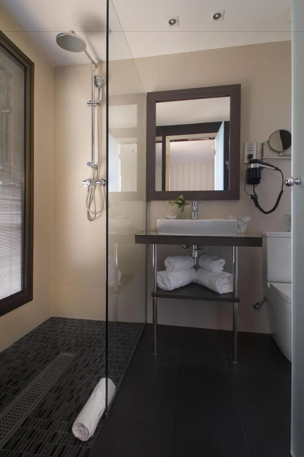 Room, Oasis, Barcelona