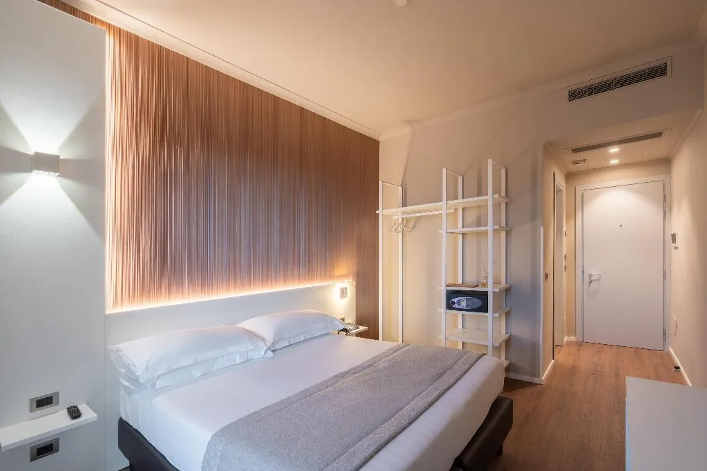 DOUBLE PREMIUM KING BED Room, Garner Hotel Rome Aurelia, Rome