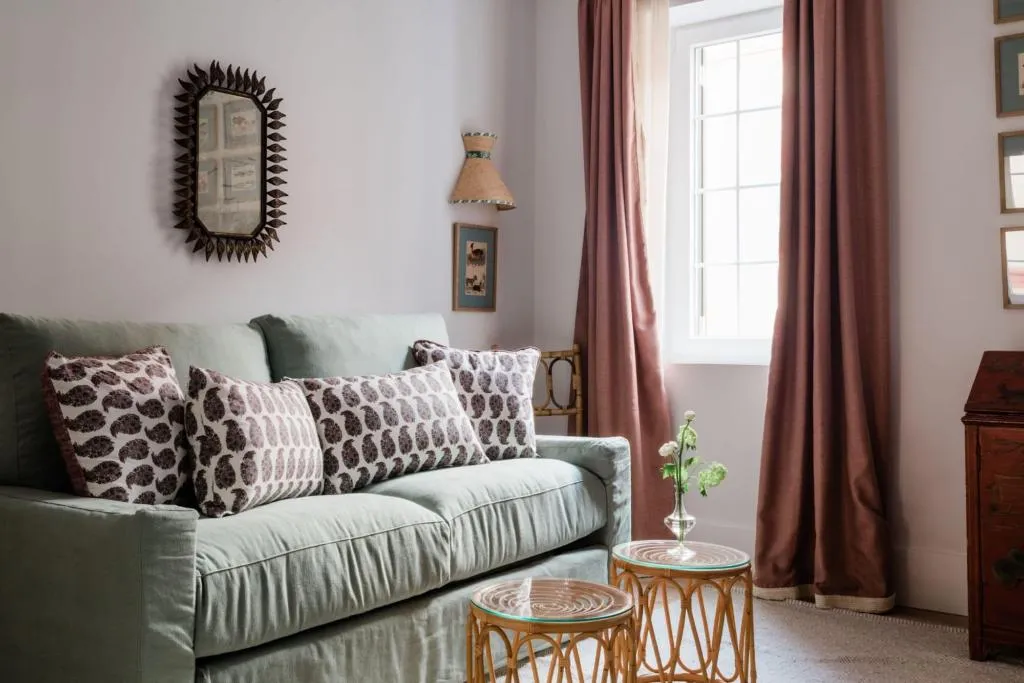 Room, Cristine Bedfor, Menorca