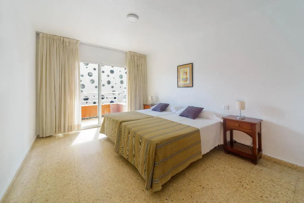 APARTMENT THREE BEDROOMS TWO BATHROOMS Room, Apartamentos Maja Beach, Costa Blanca