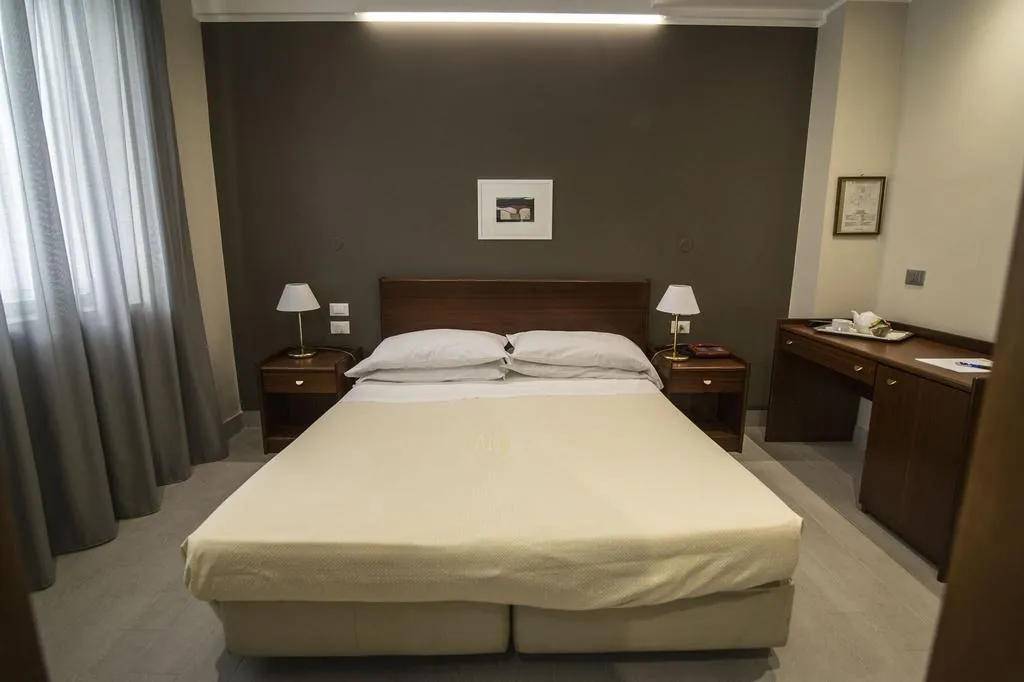 TRIPLE SUPERIOR Room, Albergo Mediterraneo, Palermo