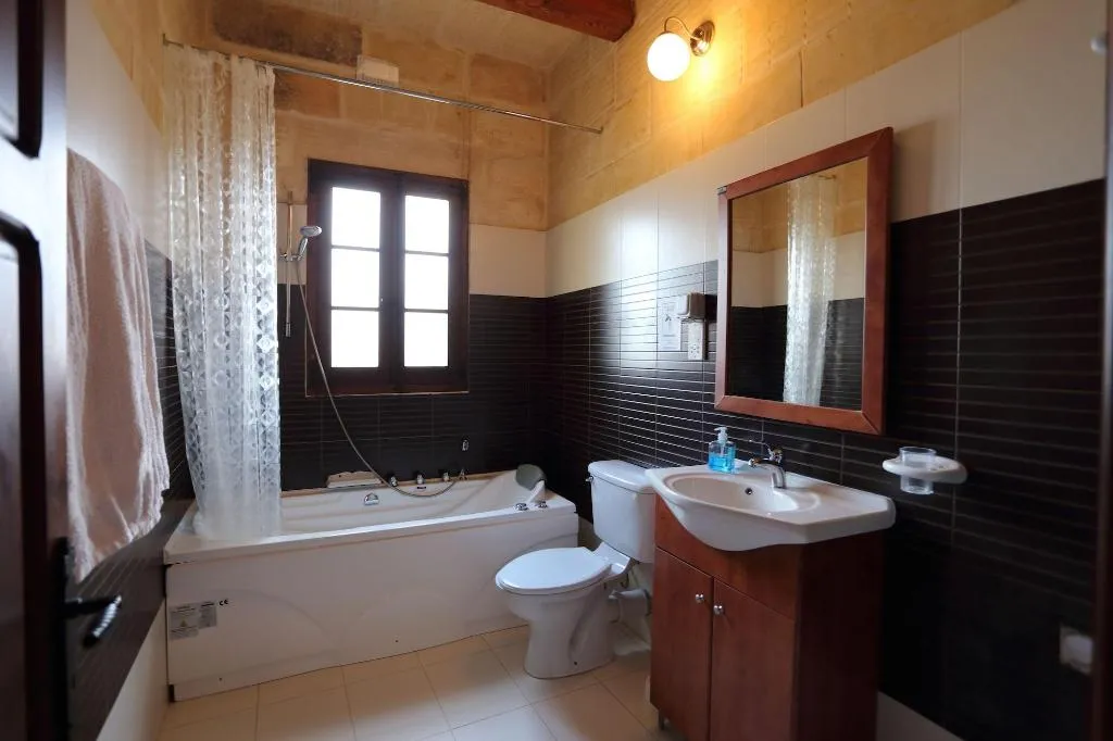 Room, Grotto's Paradise B&B, Gozo