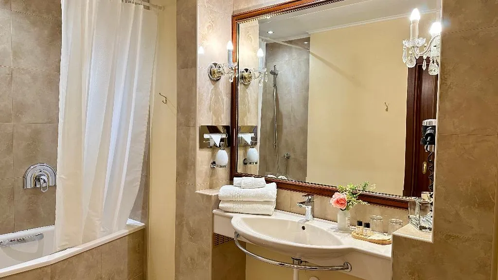 TRIPLE DUPLEX Room, Fleur De Lis Hotel, Prague