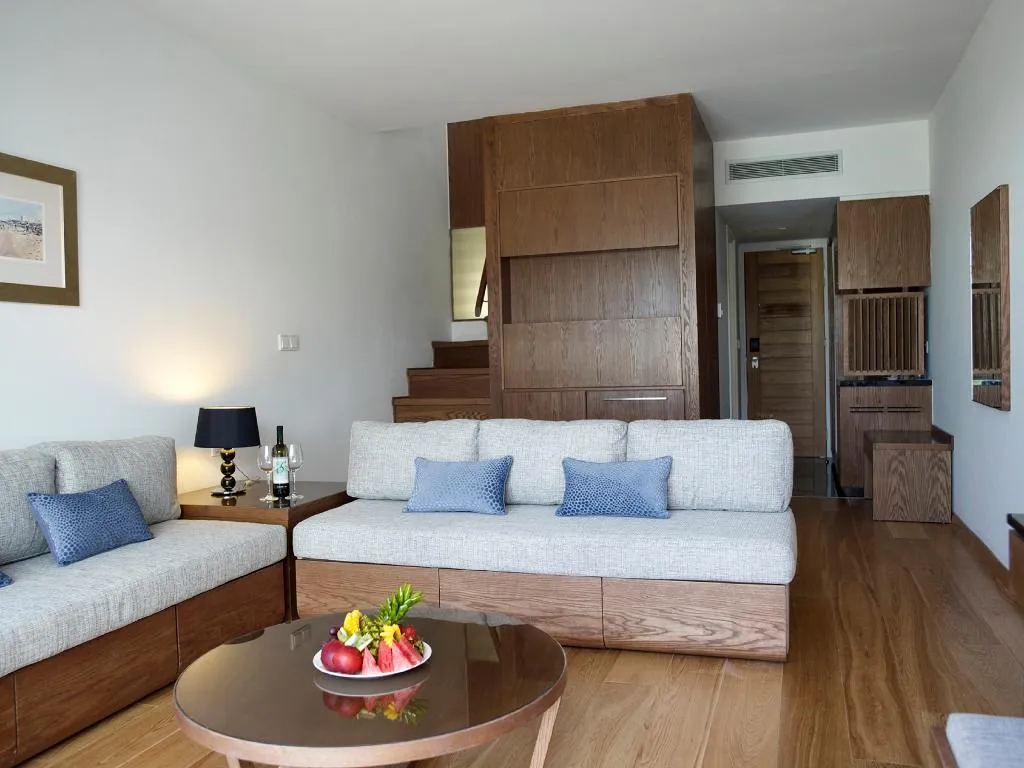 SUITE WITH JACUZZI Room, Sunrise Pearl Hotel & Spa, Cyprus