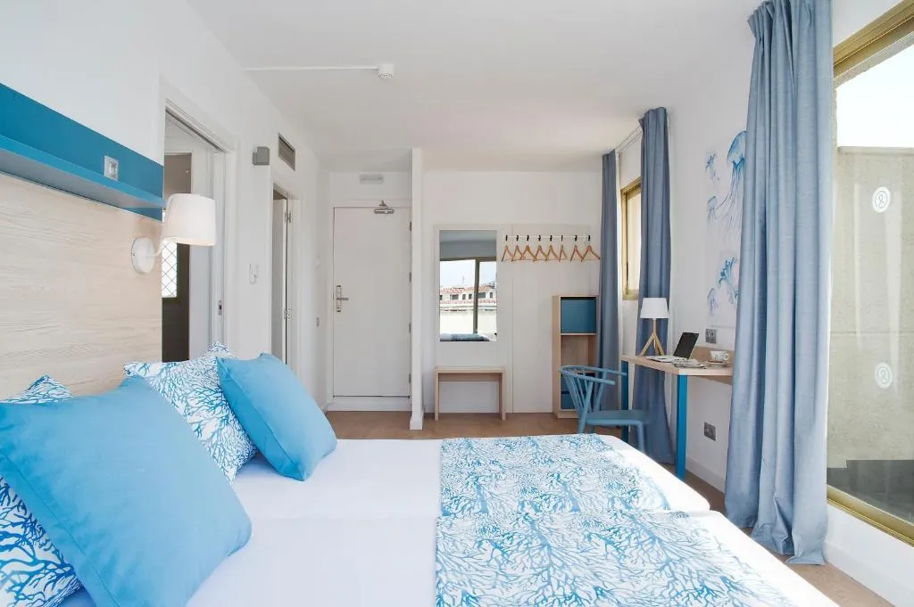 QUADRUPLE STANDARD Room, Hotel Salou Beach Rentalmar, Costa Dorada