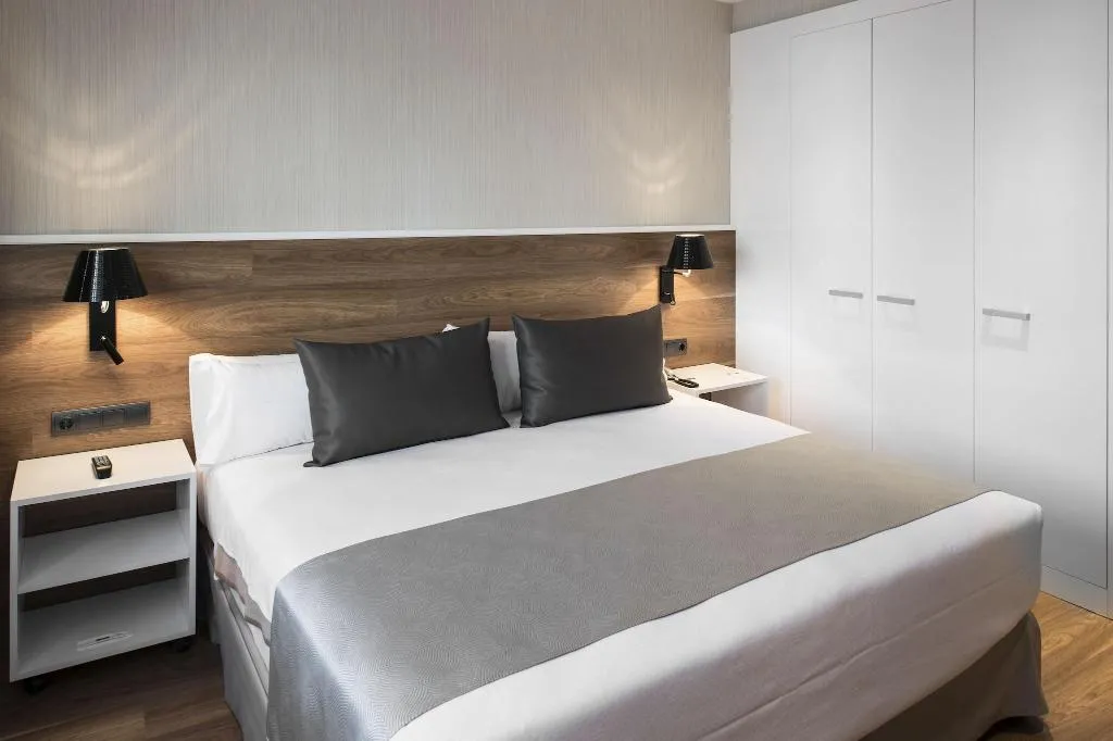 SUITE KING SIZE BED Room, Catalonia Diagonal Centro, Barcelona