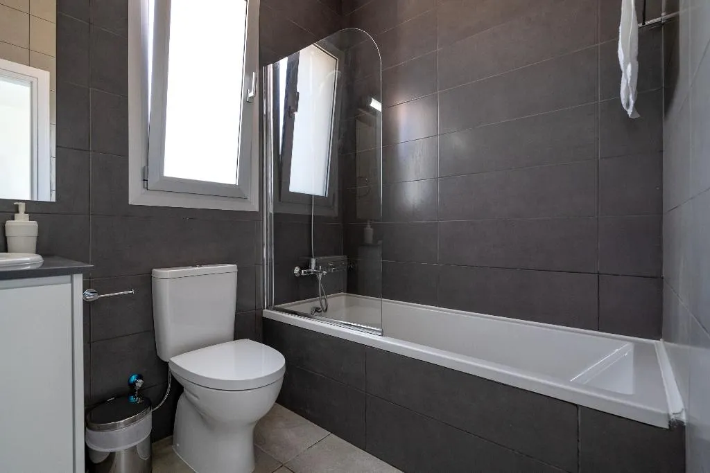 VILLA FIVE BEDROOMS WITH PRIVATE POOL Room, Sea Point Villas, Cyprus