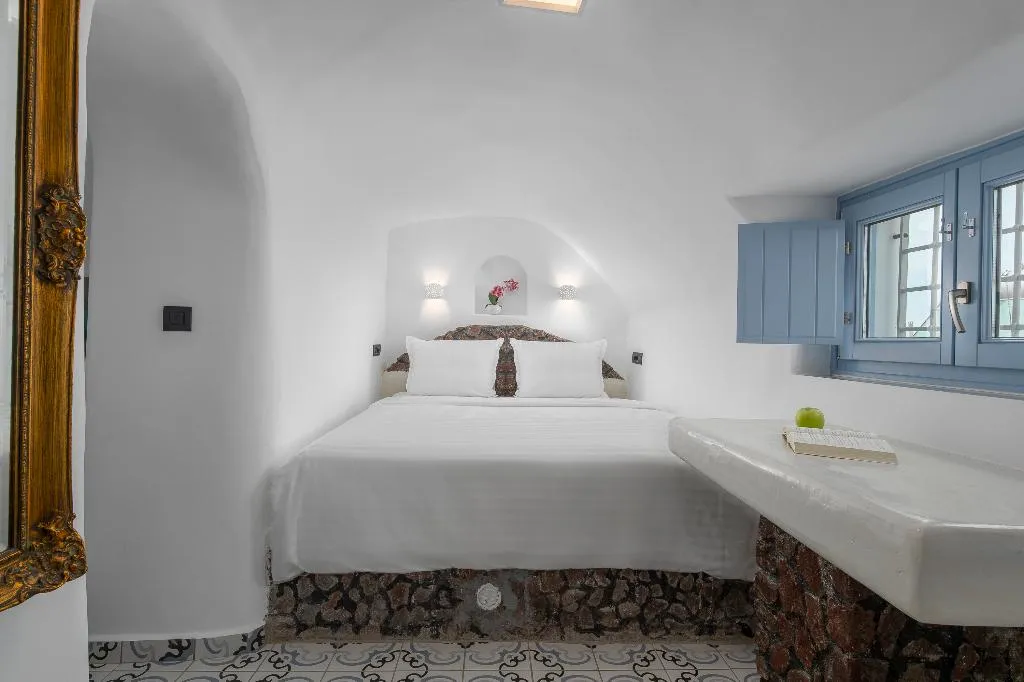 SUITE WITH JACUZZI Room, Sole D'Oro Luxury Suites, Santorini