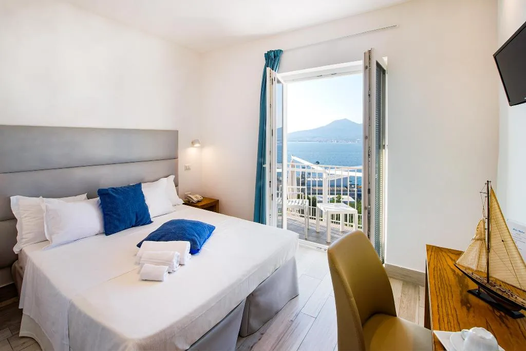 Double or Twin SEA VIEW Room, Relais Manfredi, Naples