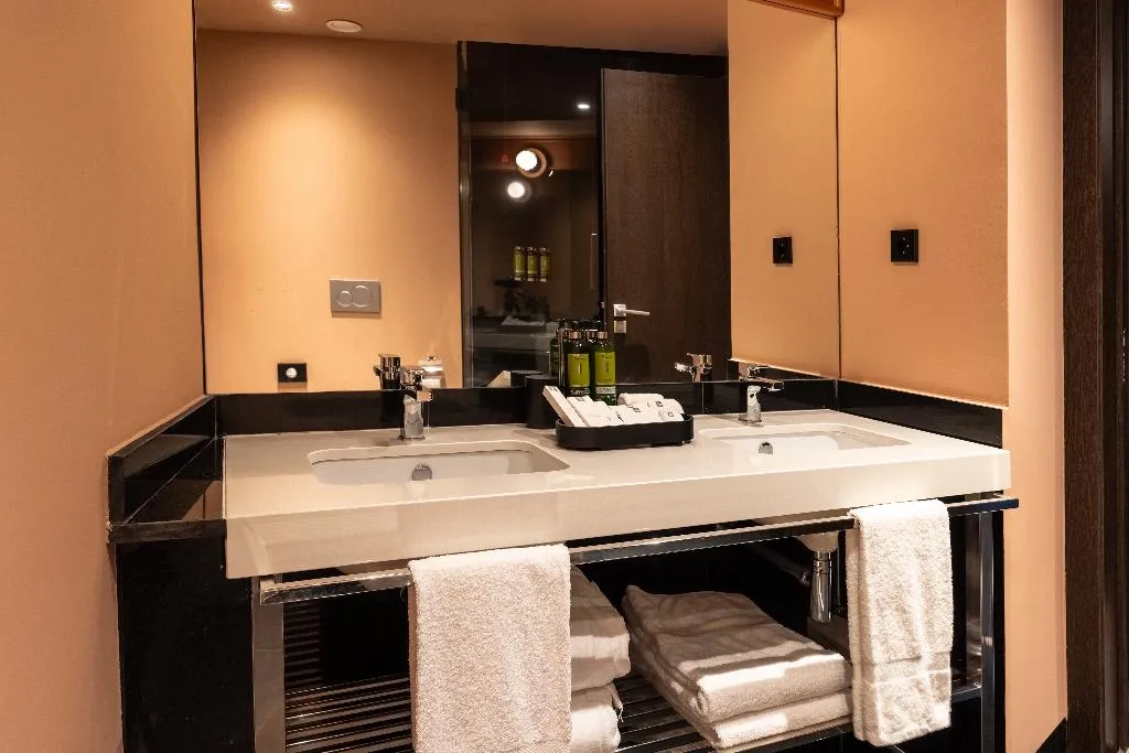 SUITE KING BED TWO BEDROOMS Room, Cenica Porto Hotel, Curio Collection By Hilton, Porto