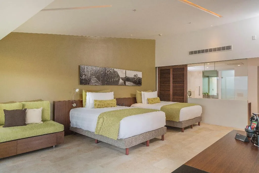 QUADRUPLE CLUB OCEAN VIEW Room, InterContinental Presidente Cancun Resort, Cancun Area